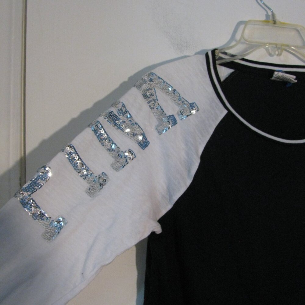 * Pink Victoria's Secret Casual Top Medium Silver Accents Sequins Black White - Picture 3 of 4